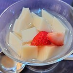 赤坂 四川飯店 - 杏仁豆腐