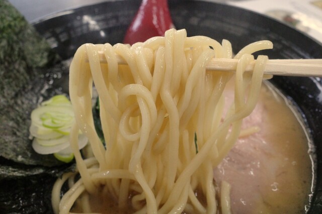 横浜家系ラーメン 貴一（きいち） - 赤湯（ラーメン）の写真