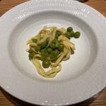 commedia - グリンピースのパスタもシンプルで素材そのものの味を楽しめました。