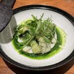 真白 - サラダ　少しずつ　ブロッコリーとタラの芽がフリットされてる