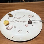 真白 - 小菓子　カリッとしたフィナンシェも焼きたてが遅れて出てきます　ショコラ、コーヒー味、柑橘