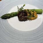 真白 - アスパラガス　ハンバーグ添え　卵のソース