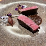 真白 - 但馬牛　シンプルなソースらしい　ホタルイカ添え