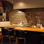 美食鉄板とりこ - カウンターとテーブル席があります