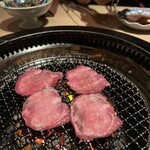 和牛A5雌牛と熟成牛舌 肉屋いちゆく - 