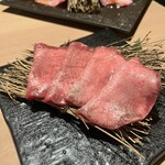和牛A5雌牛と熟成牛舌 肉屋いちゆく - 