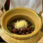 鎌倉 北じま - 干し蛸の炊き込みご飯（Mサイズ）
      緑は葉大根