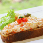 Kyu Karuizawa Hotel - ランチメニューの信州サーモンのオープンサンド。