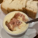 Mar Mare - 必食のマグロのタルタル。マヨの下にネギトロが＼(^o^)／