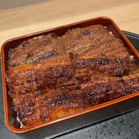 うなぎの中庄 虎ノ門ヒルズ店 - 下が焼き鰻で上が煮鰻
