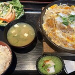 和食ダイニング かわだ屋 - かつ鍋定食　¥1,430