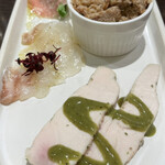 俺のフレンチ 梅田 - 前菜盛合わせ　どれも良いアテ