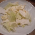 かわ屋 警固店 - お通しのキャベツ