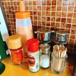 スタミナカレーの店バーグ - 卓上調味料