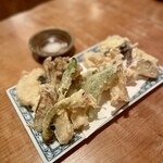 お蕎麦 結 - 旬の春野菜中心の野菜天　この日ラストの客の為、店主のご厚意で分量も多め