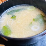 とんかつ一代 - ワカメとおネギお味噌汁！熱々！