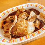 スタミナカレーの店バーグ - スタミナカレー焼き卵　950円税込