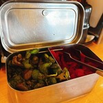 スタミナカレーの店バーグ - 福神漬けなど