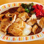 スタミナカレーの店バーグ - スタミナカレー焼き卵　950円税込