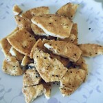 おせんべいやさん本舗 煎遊 - 料理写真:飛礫。黒胡椒がたっぷりよ