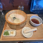 つるとんたん UDON NOODLE Brasserie 渋谷店 - ざるうどん(ネギ、生姜、胡麻、卵付き) 980あんな