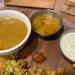 チキンカレー・ダルスープ・ライタ