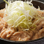 村木屋 - 特製もつ煮込み丼