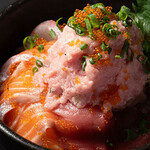 村木屋 - 山盛り海鮮丼