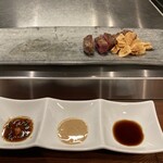 鉄板焼 日和 - 左からポン酢、ゴマだれ、ニンニク醤油