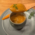 enboca Oiwake - 人参のスープ、スプーン上げ