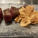 鉄板焼 日和 - 出来上がり　ガーリックチップ添え