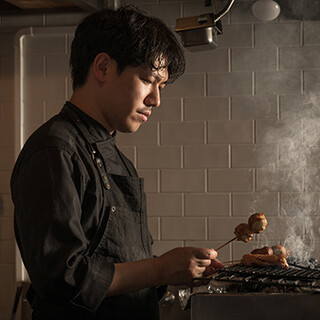 星付き焼鳥店やフレンチレストランで修業を重ねた腕利きの店主