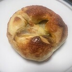 ボンジュール・ボン - 料理写真:焼きチーズカレーパン