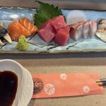 たち呑み しゃーぷ - 刺身盛り合わせ