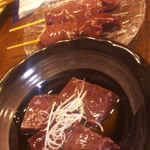 こうげつ - 炙りレバー　炙る前