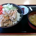 赤城高原サービスエリア（下り線） - もつ煮丼