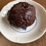 もち一番 - 料理写真:デカい典型的な山里のおはぎで ずっしり重い！