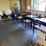 本家 池の家 - イートイン・スペースかな？