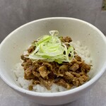 ほのぼんヌードルズ - 肉飯 270円
      