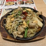 九十九 - 豚肉と行者にんにくソース焼そば968円