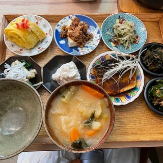 おともトごはん おかもト食堂_0