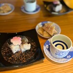 Seafood Washoku Naruki - ● Event Special Menu – JPY 1,100
                      
                      ◯ Saba Sushi with Cherry Blossom Aroma and Tosa-style Simmered Bamboo Shoots
                      ◇ Shuhou Junmaishu Spring Sunshine 80
                      Happy to have a generous serving! ♡(  ´艸`)