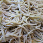 青山 川上庵 - お蕎麦はやや細めでコシのある二八蕎麦。
