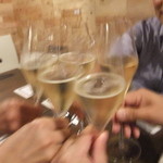 Wine Bar Ke Qoo - (^^)／▽☆▽＼(^^)