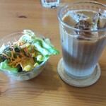 はんばーぐの森 - ボロネーゼセットのサラダとドリンク