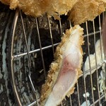 女川魚市場食堂 - 断面、火の通り加減、衣がとても素晴らしい