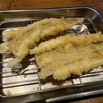 天ぷらの山 箕面本店 - ふたつに割ってこの大きさです