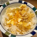 天ぷらの山 箕面本店 - 食欲をそそる黄色のごはん！