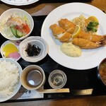 キッチンくま - ジャンボエビフライ定食