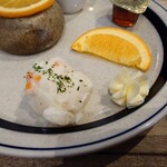 CROCE - ◯ポテサラ
パセリを掛けて、お洒落に見せてるけれど
結局は、業務用の袋詰め的な味わいがしていた

◯オレンジ一欠片